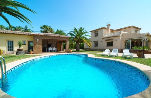 Javea Villa | Spacious 5-Bedroom Villa with Kitchen for 10 Guests