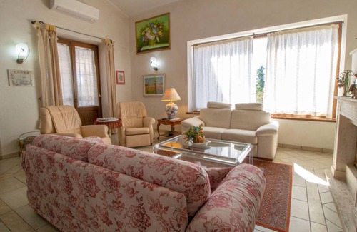 Massa Martana Villa | Spacious Villa with Private Pool for Up to 10 Guests