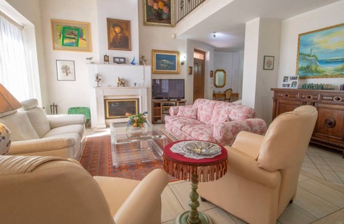 Massa Martana Villa | Spacious Villa with Private Pool for Up to 10 Guests