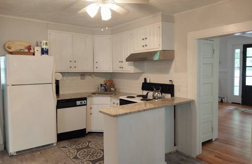 Colonial Beach Cottage | Steps from the Beach: L'eau & Behold Awaits You