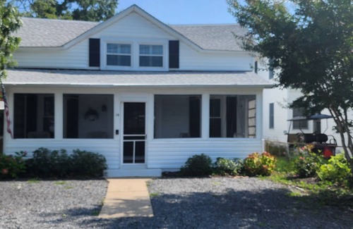 Colonial Beach Cottage | Steps from the Beach: L'eau & Behold Awaits You