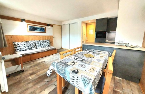 Plagne 1800 Apartment | Cozy Retreat near Shops with Ski Slopes View & Pool