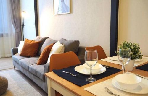 Phra Khanong Apartment | Modern Two-Bedroom Apartment Near BTS OnNut with Pool