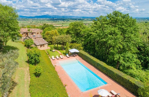 Sinalunga Villa | Spacious Villa with Private Pool for 12 Guests