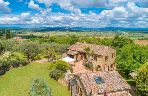 Sinalunga Villa | Spacious Villa with Private Pool for 12 Guests
