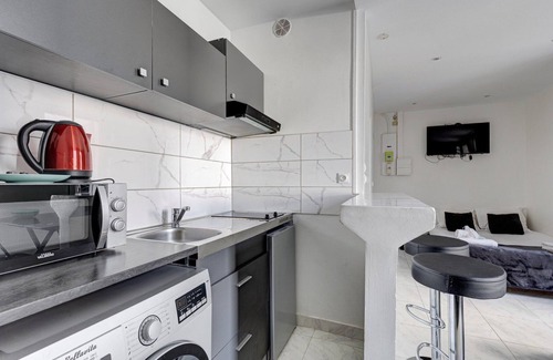 Combat Apartment | Stylish 255 Suite Homard - Family-Friendly Apartment in Paris
