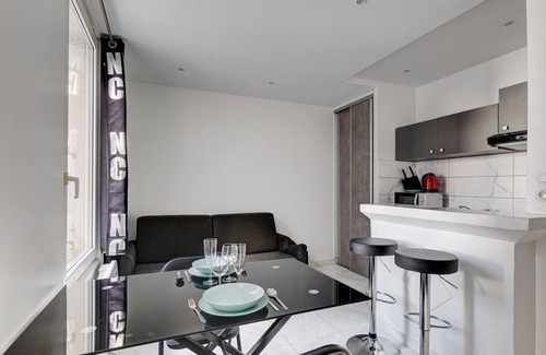Combat Apartment | Stylish 255 Suite Homard - Family-Friendly Apartment in Paris