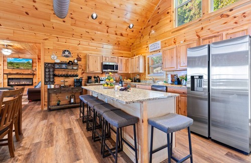 Sevierville Cabin | Indulgent Skyview Serenity: Pet-Friendly Retreat with Spa