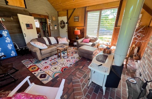Poultney House | Spacious Family Retreat with 4 Bedrooms for Up to 8 Guests