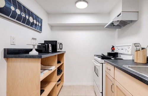 Trinity - Bellwoods House | Cozy 1BR Basement Suite Near Downtown Old Toronto