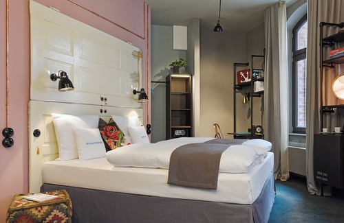 Altstadt Hotel | Discover 25hours Hotel Altes Hafenamt: Rated 9.2/10!