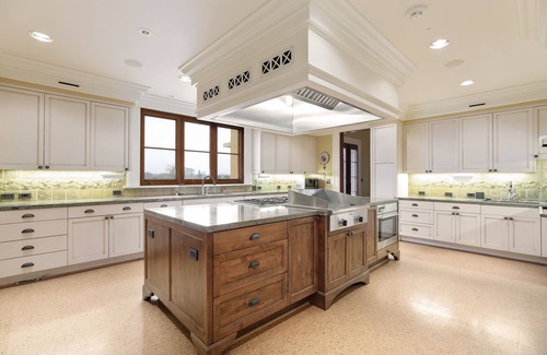 Dundee Villa | Experience a 26,000 sqft Villa in Oregon Wine Country