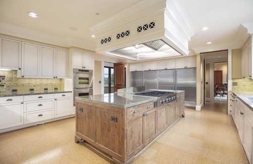 Dundee Villa | Experience a 26,000 sqft Villa in Oregon Wine Country