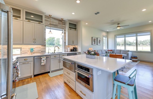 Weston House | Enchanting 26-Acre Pilot Point Ranch: Pool & Mini Golf Fun