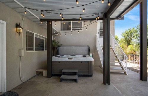 La Verkin House | Relaxing Stay for 26+ Guests with Private Pool & Spa