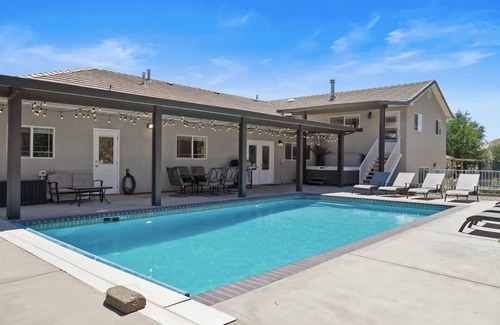 La Verkin House | Relaxing Stay for 26+ Guests with Private Pool & Spa