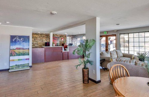 Lompoc Hotel | Comfortable 32 m² Hotel with Kitchen & Pet-Friendly Stay