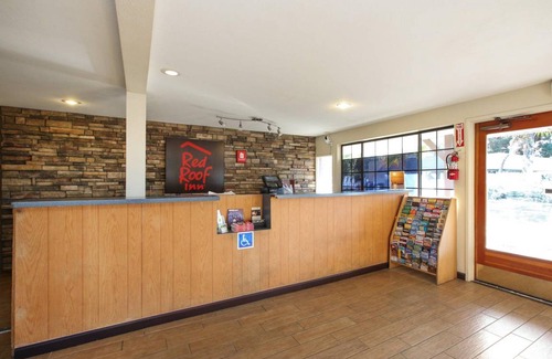 Lompoc Hotel | Comfortable 32 m² Hotel with Kitchen & Pet-Friendly Stay