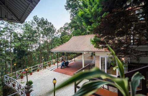 Pallivasal Hotel | Cozy 4-Star Hotel for Up to 3 Guests with Restaurant