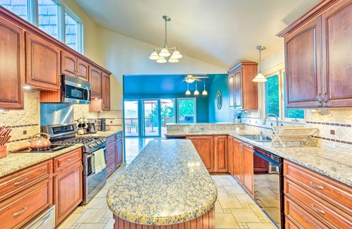 South Hill House | Discover Puyallup Oasis: Views, Game Room & Top Reviews!