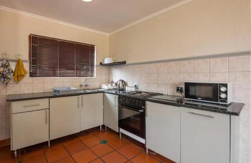 White River Apartment | Comfortable Stay at 26 on Greenway with Pool & Dining