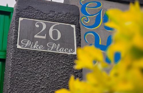 Mutare House | Inviting 26 Pike Place: Family-Friendly with Hot Tub Access