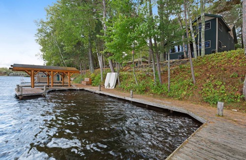 Manitowish Waters Cabin | Spacious Oceanfront Cabin with 4 Bedrooms for 14 Guests