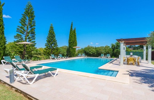 Alcudia House | Spacious 5-Bedroom House with Private Pool for Getaways