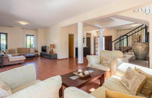 Latchi Villa | Spacious 4-Bedroom Villa with Pool for Up to 8 Guests