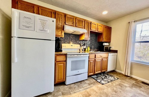 Monroe House | Experience Comfort at 260 Overbrook with Pet-Friendly Amenities