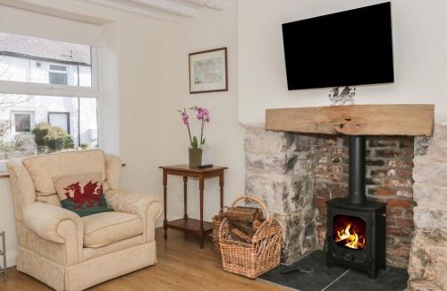 Ruthin House | Pet and Child-Friendly Retreat at 27 Borthyn - Rated 8.9