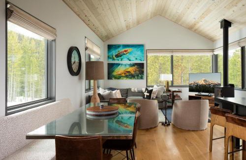 Big Sky House | Relaxing 27 Lake Cabin with Hot Tub Near Moonlight Basin