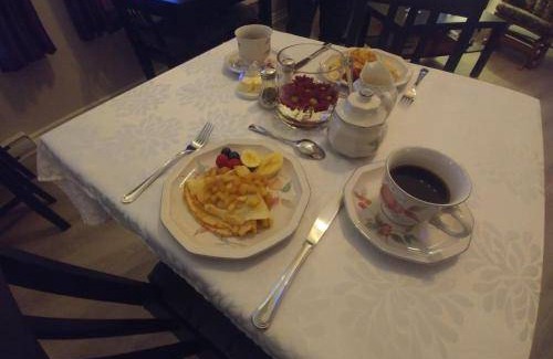 Magog Bed & Breakfast | Cozy Bed and Breakfast for 2 Guests with Kitchen Access