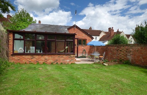 Sudbury Cottage | Discover 27 Swan Street: Family-Friendly & Pet Welcome