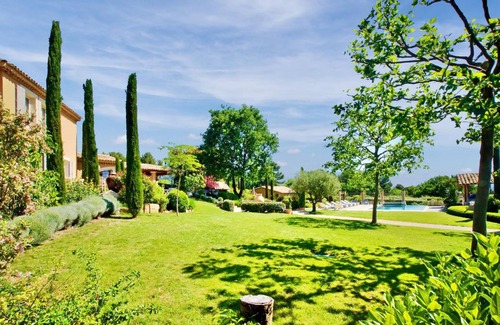 Saint-Saturnin-les-Apt House | Spacious 4-Bedroom House with Private Pool for 8 Guests