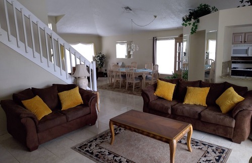 Chatham Park Villa | Scenic Villa Overlooking Lake with Private Pool & Breakfast
