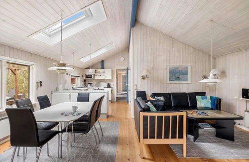 Pedersker House | 2720 Nexø - Strandmølleskoven 15