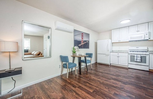 Fresno House | Experience North Fresno's New Back Studio with Kitchen & Breakfast