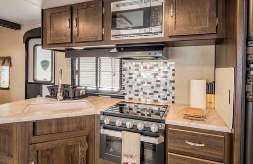 Fresno House | Brand New RV Travel Trailer with Wi-Fi & Pet-Friendly Amenities