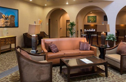 Interchange Square Hotel | Spacious 4-Star Hotel with Pool & Kitchen for 8 Guests