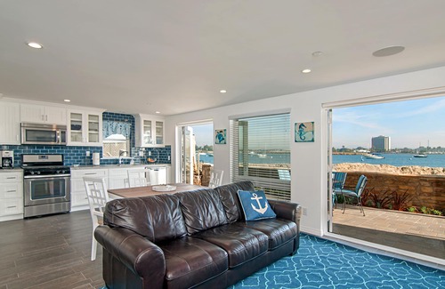 South Mission Beach Apartment | Waterfront Retreat with Patio and Ocean Views, Rated 9.8