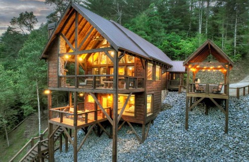 Mineral Bluff Cabin | 279 m² Cabin ∙ 3 bedrooms ∙ 12 guests