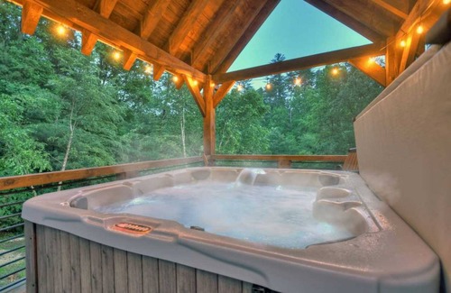 Mineral Bluff Cabin | 279 m² Cabin ∙ 3 bedrooms ∙ 12 guests