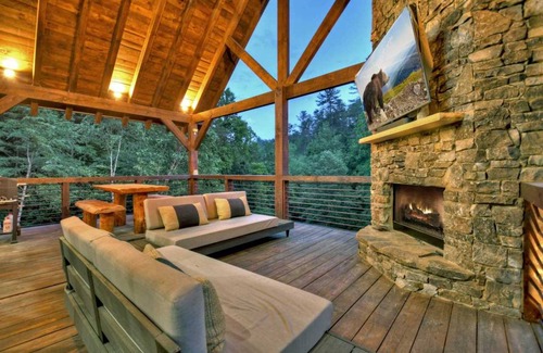 Mineral Bluff Cabin | 279 m² Cabin ∙ 3 bedrooms ∙ 12 guests
