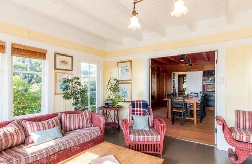 Gearhart House | Spacious 5-Bedroom House for Families with a Cozy Fireplace
