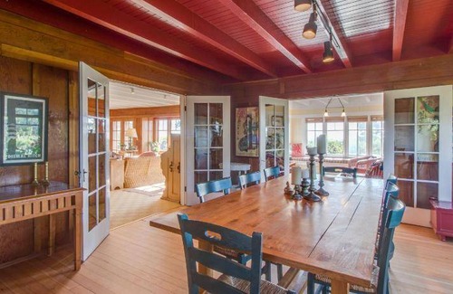 Gearhart House | Spacious 5-Bedroom House for Families with a Cozy Fireplace