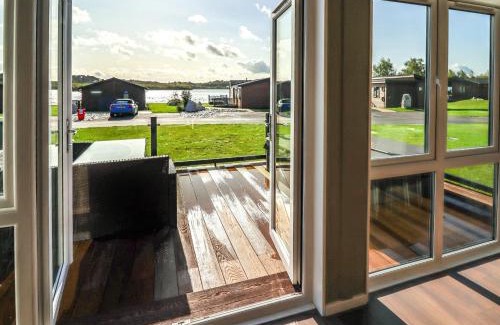 Oakmere House | Pet-Friendly Retreat at 28 Delamere Point - Rated 10/10