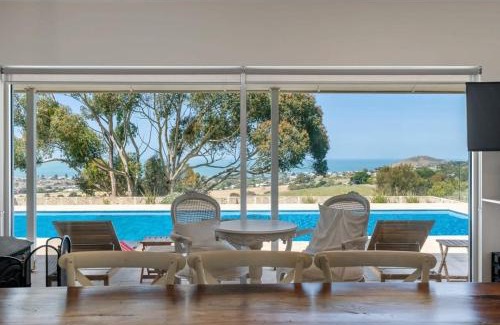 Waitpinga House | Pet-Friendly Glenbeigh Retreat with Pool Near Waitpinga Beach