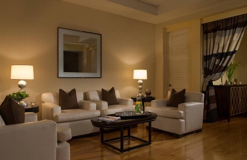 Walnut Creek Hotel | Inviting Hotel for 10 Guests with Pool and Spa Amenities