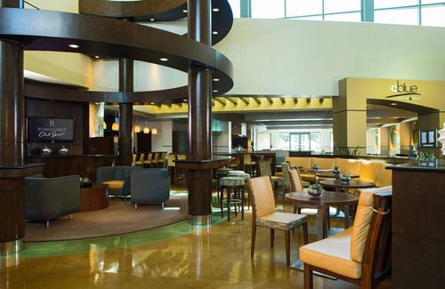 Walnut Creek Hotel | Inviting Hotel for 10 Guests with Pool and Spa Amenities
